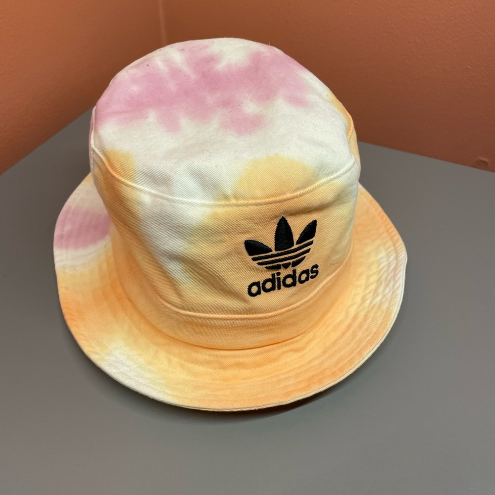 Adidas bucket hat